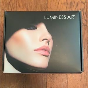 Luminess Makeup Tool and Makeup